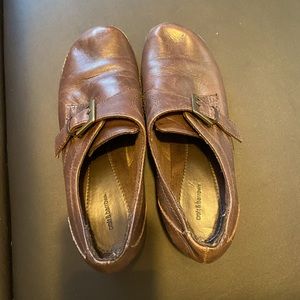 Croft and barrow, brown 1 in heel with clip. Estimated size 7.